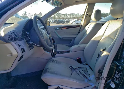 2002 Mercedes-Benz C 240 z USA, uszkodzony, nr VIN WDBRF61J32F170237